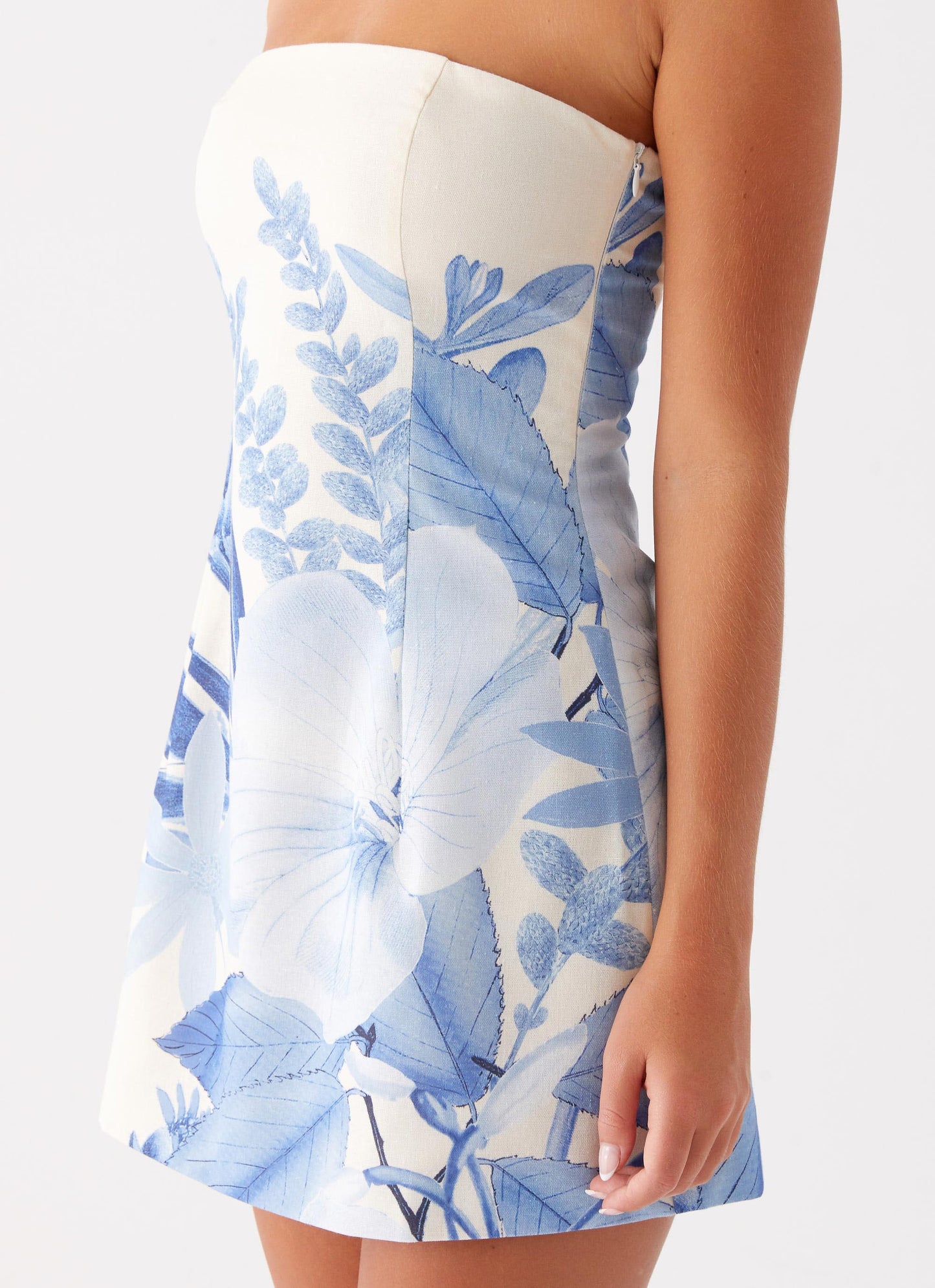 Denby Trägerloses Minikleid – Blaues Blumenmuster