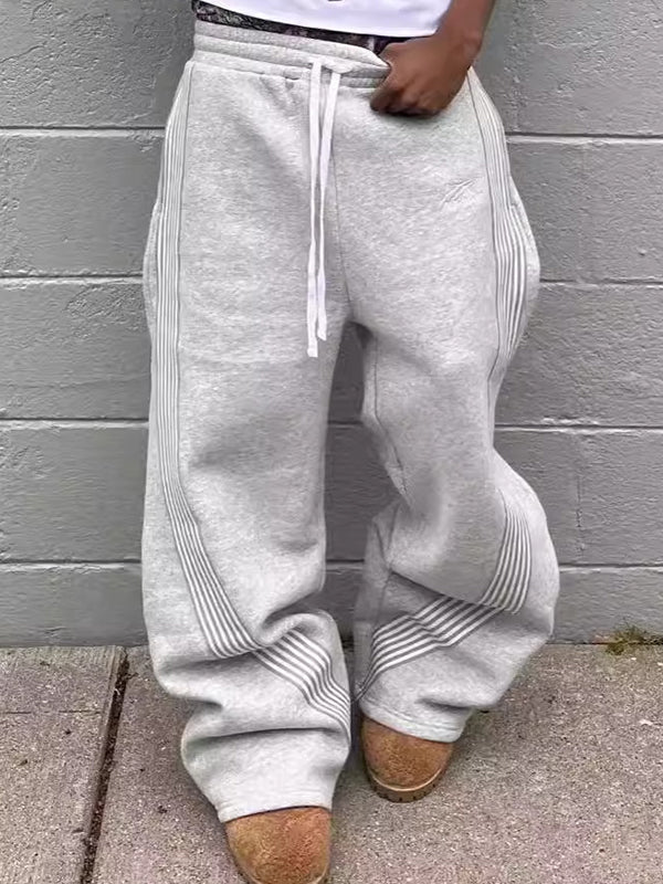 Solid-colored sweatpants with vintage print