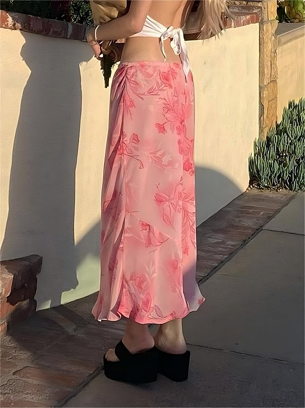 Pink chiffon midi skirt with floral print