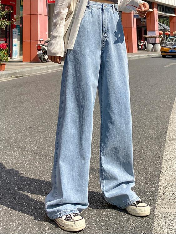 High-waisted baggy boyfriend jeans