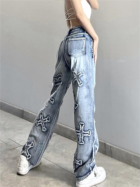 Faded boyfriend jeans with letter patch