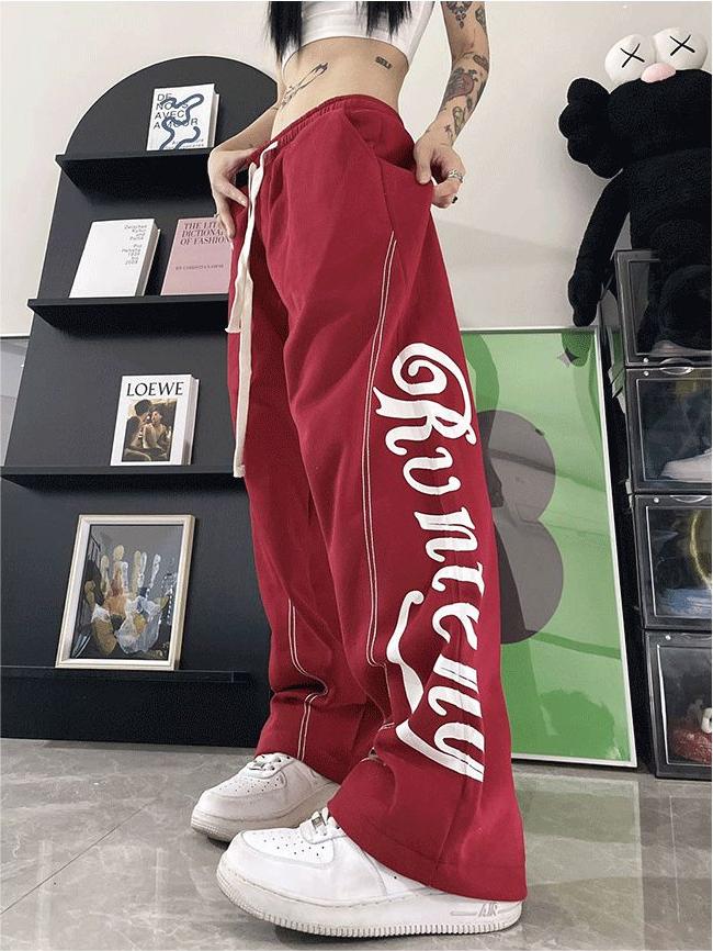 Old school baggy sweatpants with seams and logo design