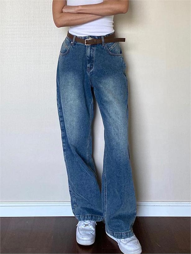 Vintage blue boyfriend jeans with a washed look