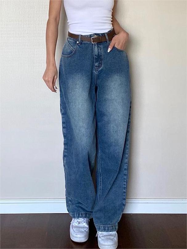 Vintage blue boyfriend jeans with a washed look