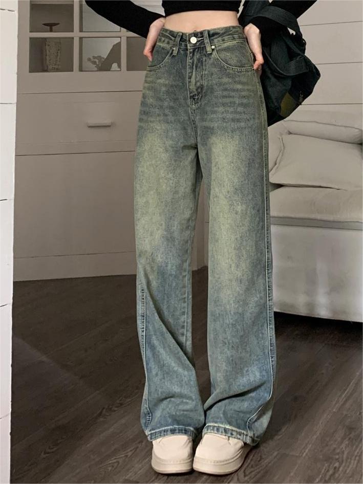 Vintage baggy boyfriend jeans with faded effect