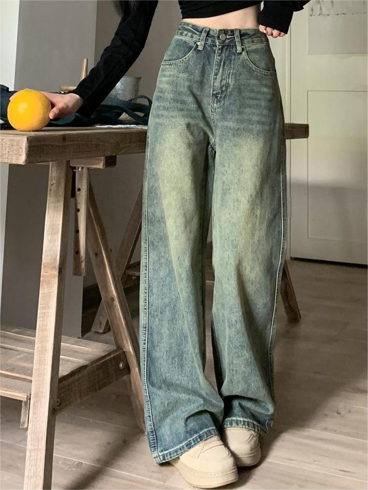 Vintage baggy boyfriend jeans with faded effect