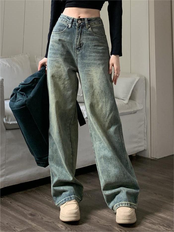 Vintage baggy boyfriend jeans with faded effect