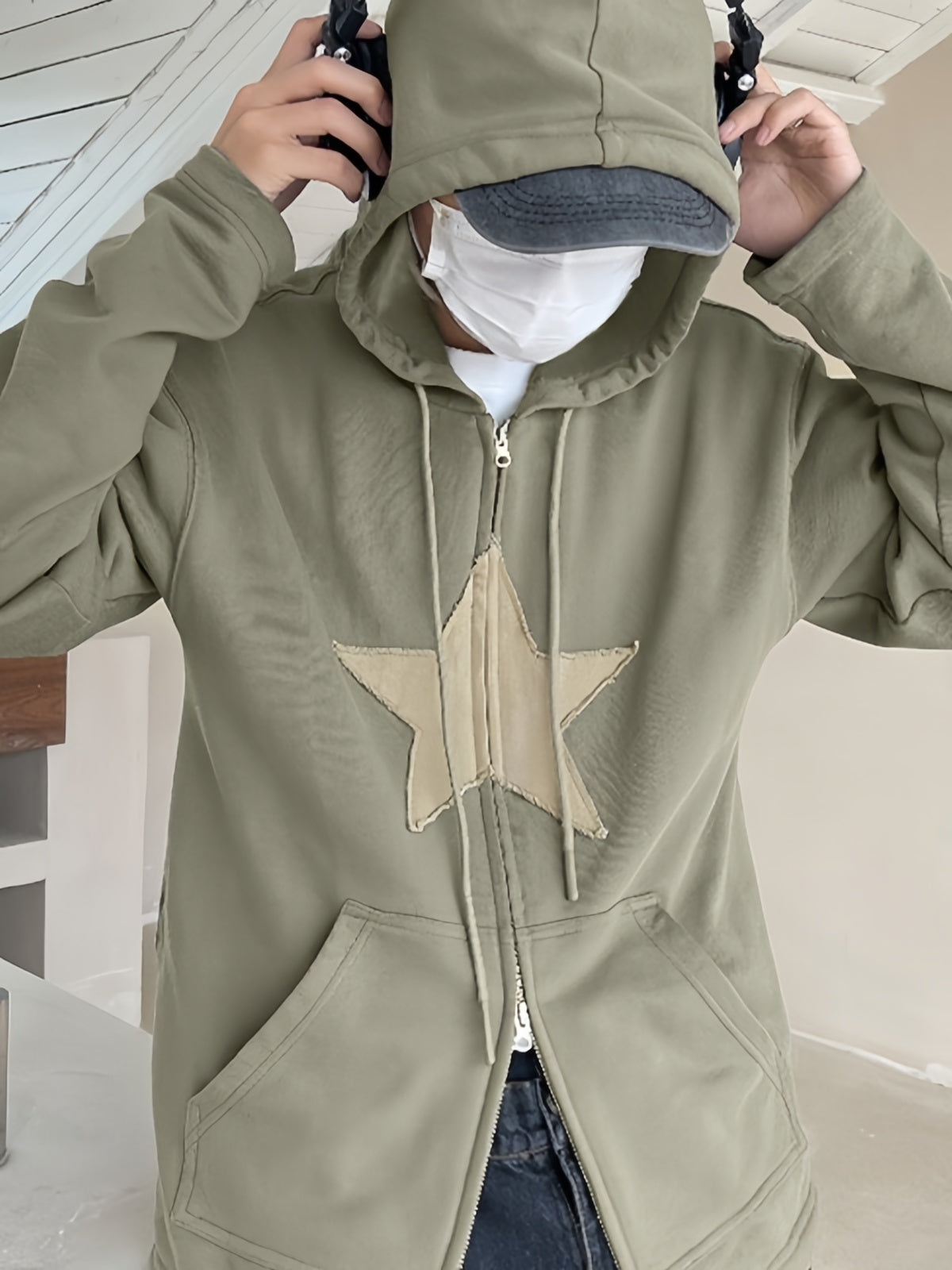 Vintage baggy hoodie with star patch and zipper