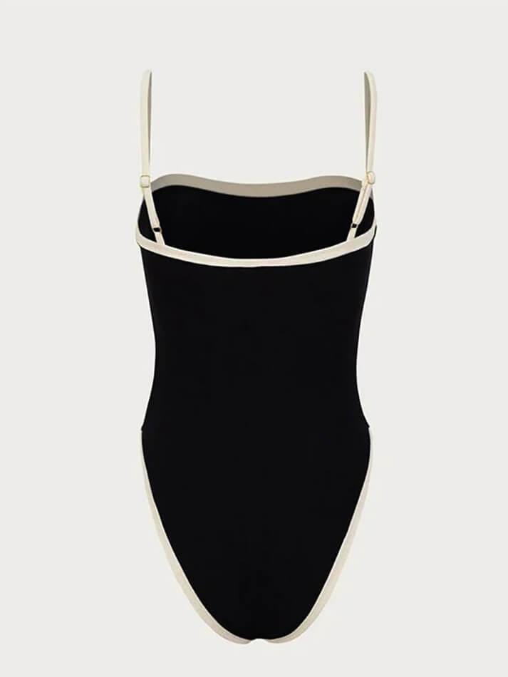 Classic swimsuit in contrasting color