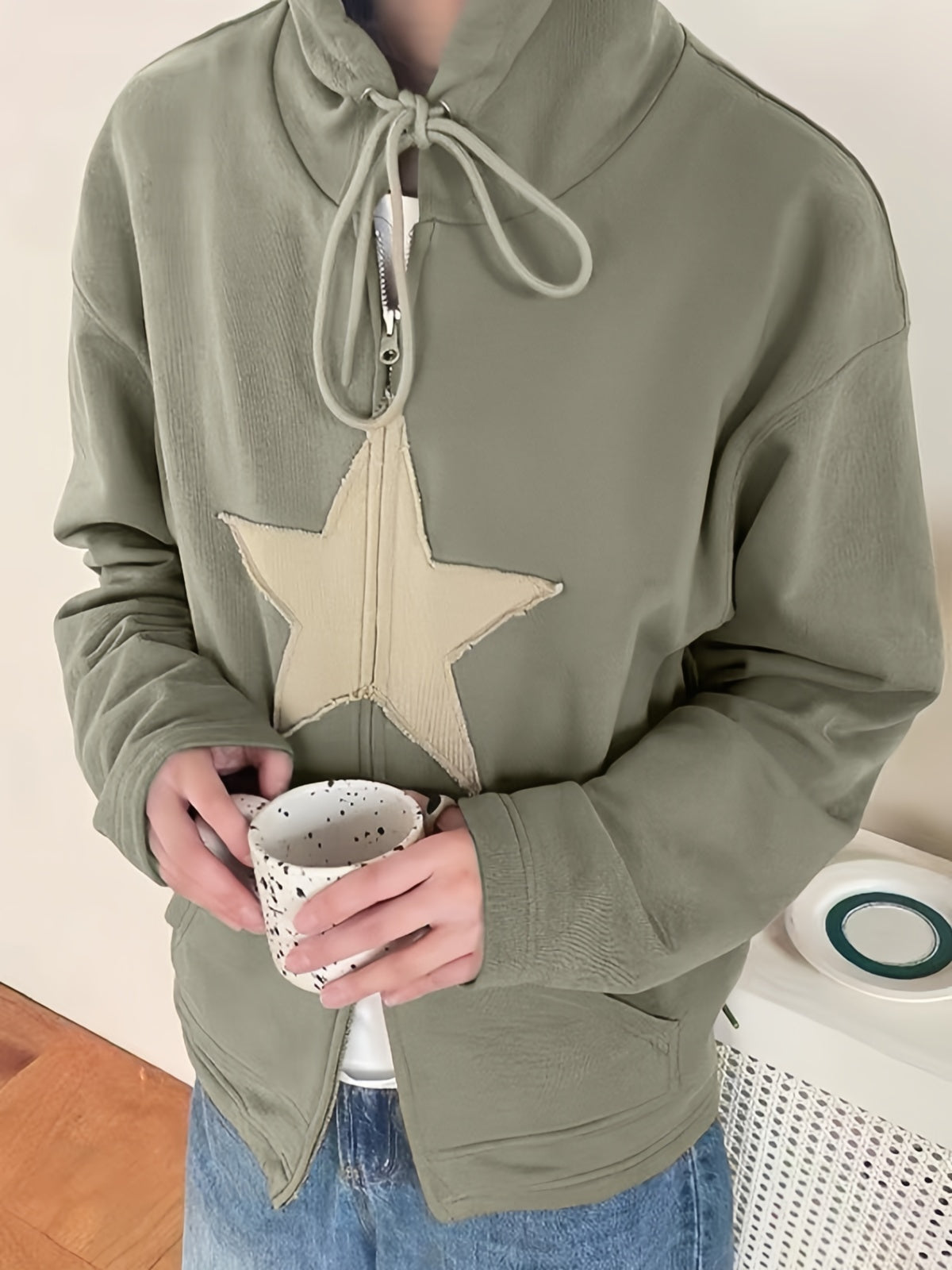 Vintage baggy hoodie with star patch and zipper