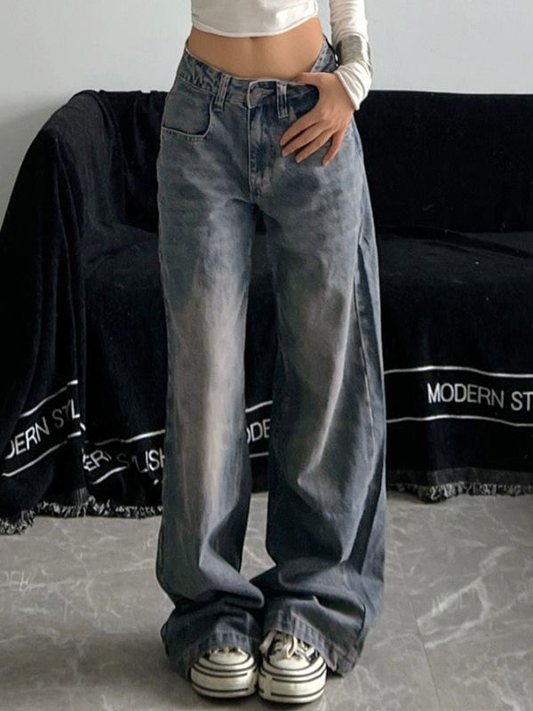 Vintage distressed boyfriend jeans with a wash effect