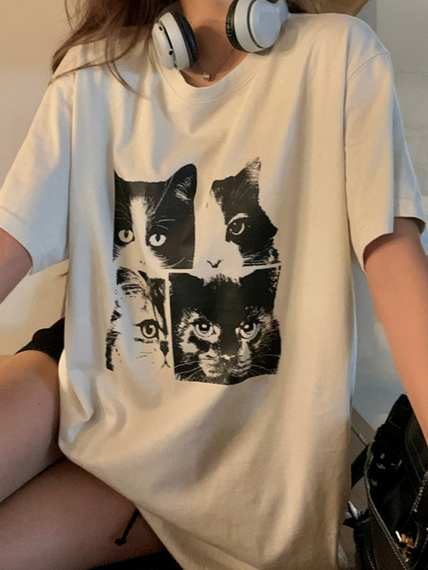 Vintage oversize T-shirt with short sleeves and cat print