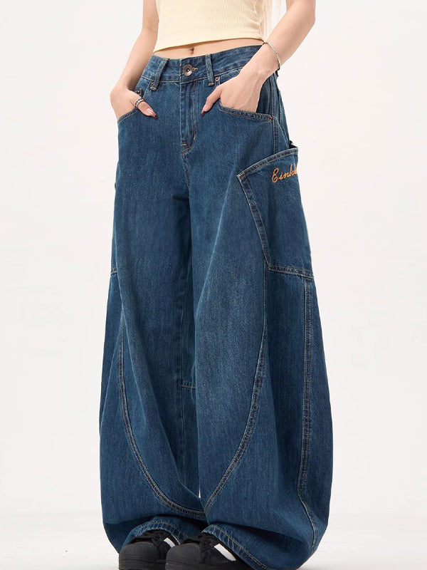 Vintage blue boyfriend jeans with large pockets and wide curved cut