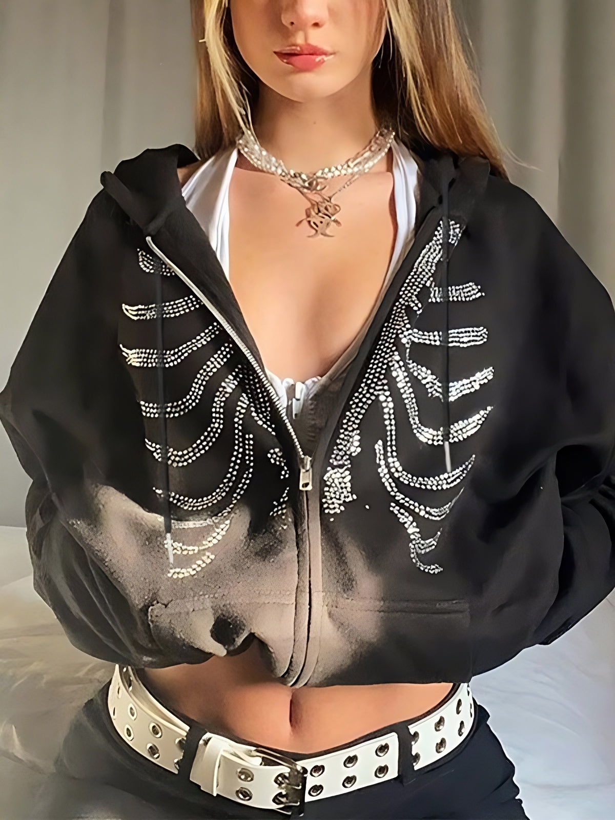 Black hoodie with zipper and rhinestone skull