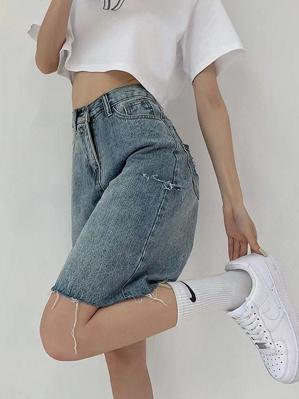 Knee-length denim shorts with raw hem