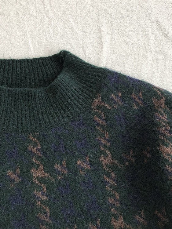 Vintage green knitted sweater with check pattern