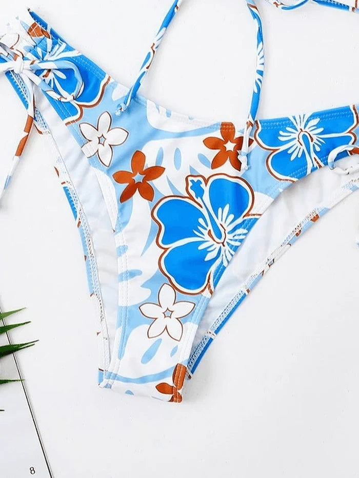 Cute bikini set with wave pattern and floral print