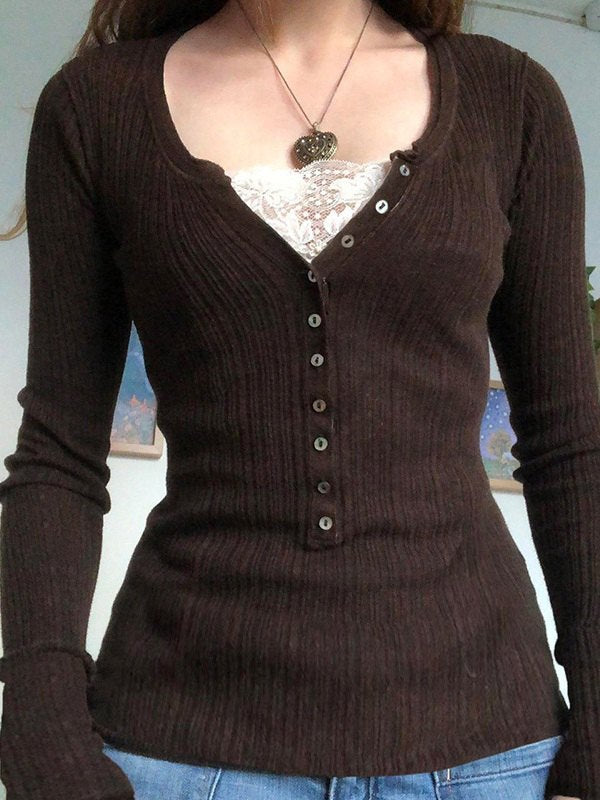 Long-sleeved knitted top with lace pattern and buttons