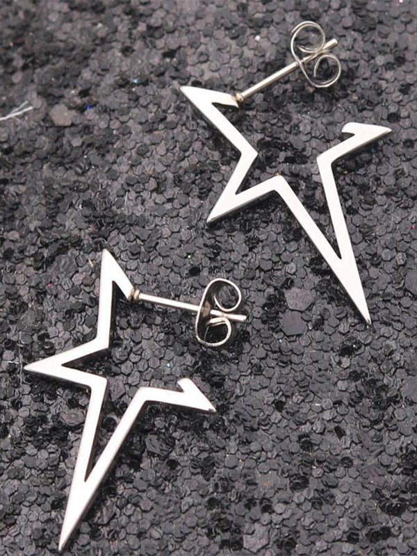 Earrings with asymmetric star pendant